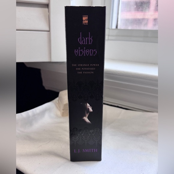 📚 Best Selling The Night Vision Series - Dark Visions by L.J. Smith Book - Picture 10 of 16